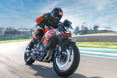 Aprilia_Tuono457_Pirana_Red_1920x1280_3.jpg