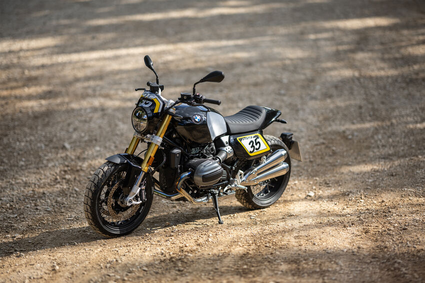 P90614754_highRes_bmw-motorrad-present.jpg
