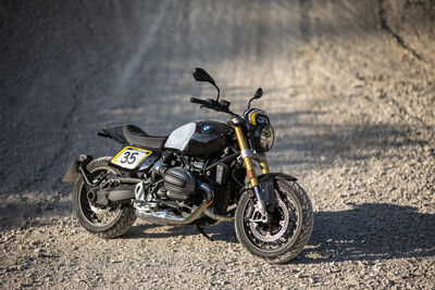 P90614759_highRes_bmw-motorrad-present.jpg