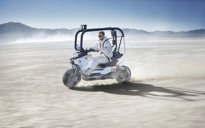 P90614801_highRes_bmw-motorrad-present.jpg