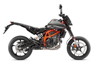 659843_MY25_KTM 125 SMC R_STUDIO_EU SPEC_Stripped Bike 90 Degree Right_STUDIO_EU_GLOBAL_STUDIO_EU_GLOBAL.jpeg