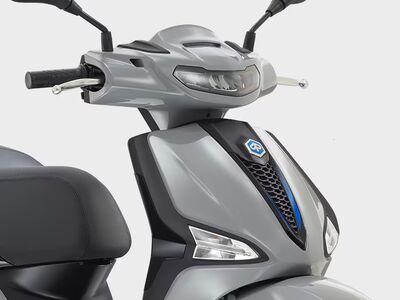 Piaggio_Liberty-125-S_close-up_900x675_Frontale_1.avif