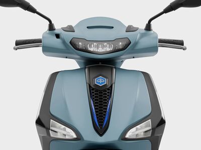 Piaggio_Liberty-125-S_close-up_1920x1440_Faro_1.webp