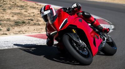 Ducati-Panigale-V2-V2S-Overview-mosaic-gallery-780x430-05.jpg