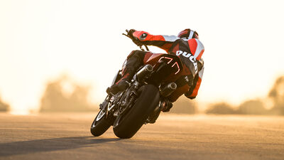 Ducati-Streetfighter-V2-V2S-overview-mosaic-gallery-1920x1080-06.jpg