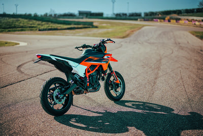 662109_MY25 KTM 125 SMC R-Static- Cat A_STATIC_STATIC.jpeg