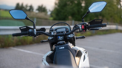 ©motochecker-8.jpg