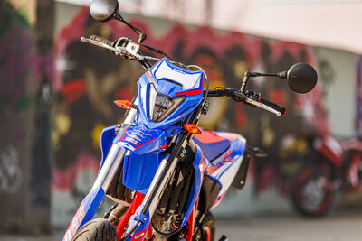 RR-125-4T-R-Motard-3-1030x687.jpg