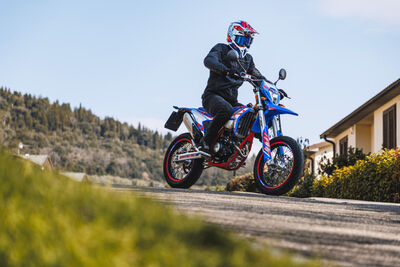 RR-125-4T-R-Motard-10-1030x687.jpg