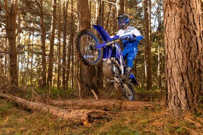 2026-Yamaha-WR450F-EU-Icon_Blue-Action-002-03.jpg