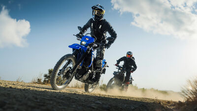 2026-Yamaha-WR125-EU-Icon_Blue-Action-001-03.jpg