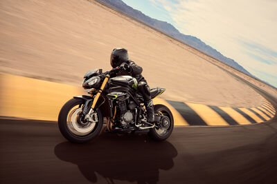 ACC_SpeedTriple1200RS_MY25_03452_JP.jpg