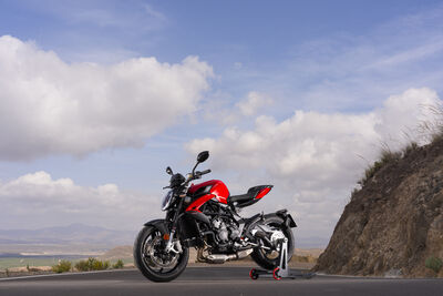 BRUTALE 800_STATIC (3) 6000x4000.jpg