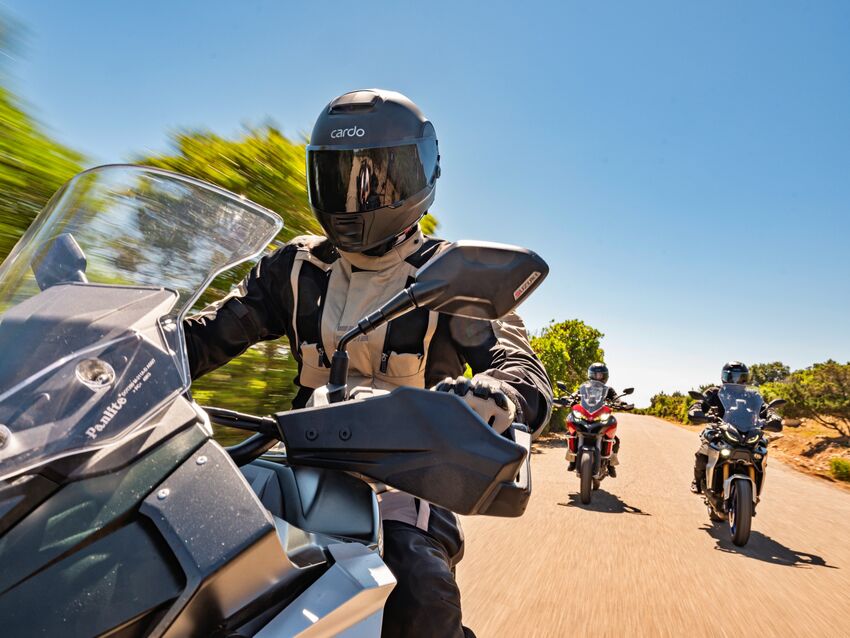 Cardo BEYOND GTS_ride.jpg