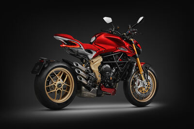 BRUTALE SERIE ORO (18) 6720x4480.jpg