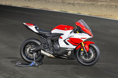 2026-Yamaha-YZF700R7-EU-Anniversary_White-Static-003-03.jpg