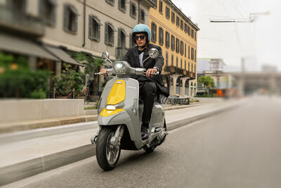 Lambretta_j125_32.jpg