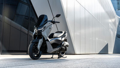 2026-Yamaha-G125YMSV-EU-Ceramic_Grey-Static-003-03.jpg