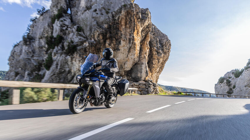 2025-Yamaha-MT09ATRDXCS-EU-Cobalt_Blue-Action-003-03.jpg