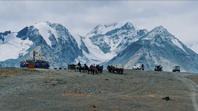 LIQUI MOLY Extreme_Cars, horses, stupa at Altai Glacier.png
