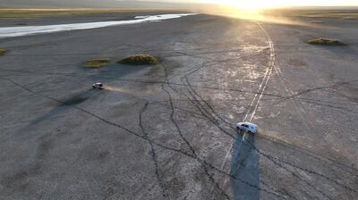 LIQUI MOLY Extreme_Two cars near Buuntsaagan.png