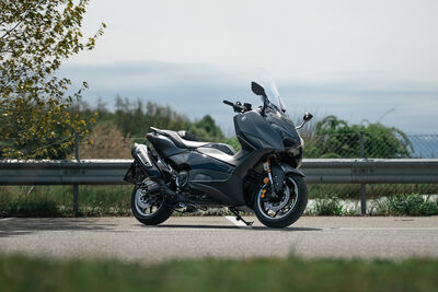 Motochecker Yahama TMAX Tech MAX-1.jpg