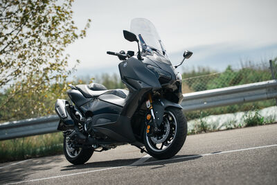Motochecker Yahama TMAX Tech MAX-2.jpg
