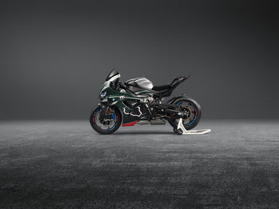 P90640668_highRes_bmw-motorrad-m-1000-.jpg