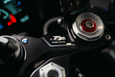 P90640689_highRes_bmw-m-1000-rr-limite.jpg
