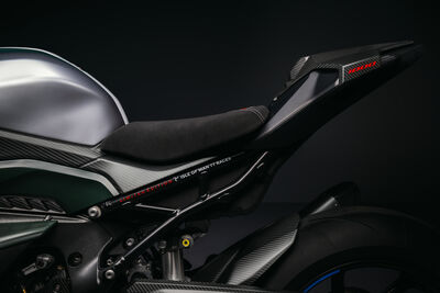 P90640694_highRes_bmw-m-1000-rr-limite.jpg