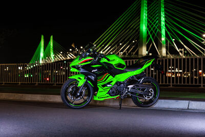 24MY_Ninja 500 SE_GN1_ACT (5).jpg