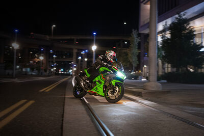 24MY_Ninja 500 SE_GN1_ACT (8).jpg