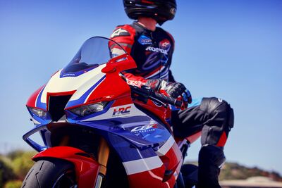 173002_458412_24YM_CBR1000RR-R_FIREBLADE_SP_jpg.jpg