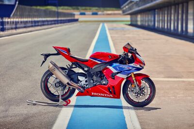 173008_458418_24YM_CBR1000RR-R_FIREBLADE_SP_jpg.jpg