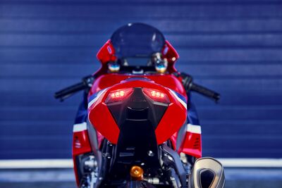 173021_458430_24YM_CBR1000RR-R_FIREBLADE_SP_jpg.jpg