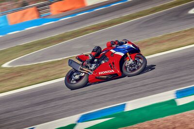 173031_458441_24YM_CBR1000RR-R_FIREBLADE_SP_jpg.jpg