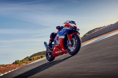 173032_458439_24YM_CBR1000RR-R_FIREBLADE_SP_jpg.jpg