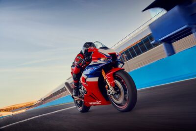 173034_458444_24YM_CBR1000RR-R_FIREBLADE_SP_jpg.jpg