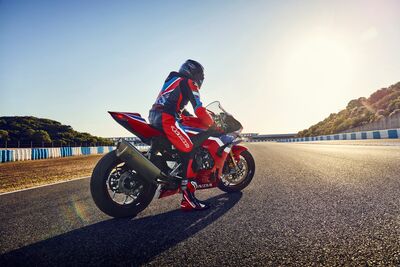 173036_458443_24YM_CBR1000RR-R_FIREBLADE_SP_jpg.jpg