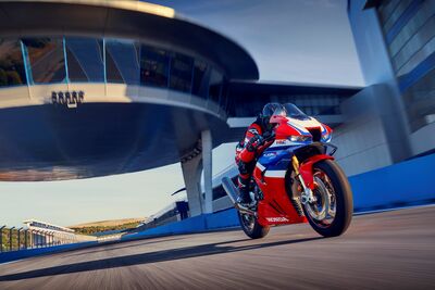 173039_458448_24YM_CBR1000RR-R_FIREBLADE_SP_jpg.jpg