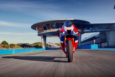 173040_458449_24YM_CBR1000RR-R_FIREBLADE_SP_jpg.jpg