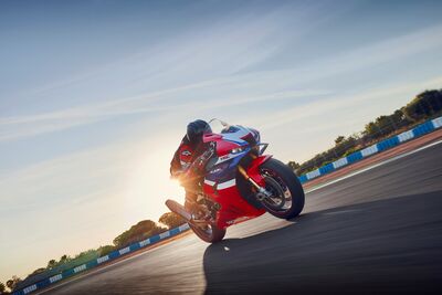 173042_458452_24YM_CBR1000RR-R_FIREBLADE_SP_jpg.jpg