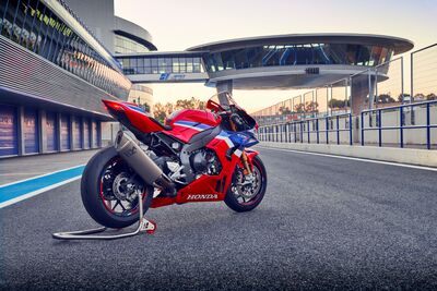 173048_458455_24YM_CBR1000RR-R_FIREBLADE_SP_jpg.jpg