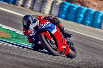 173046_458456_24YM_CBR1000RR-R_FIREBLADE_SP_jpg.jpg