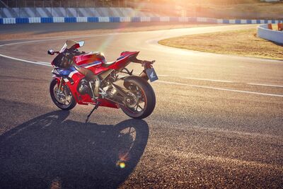 173053_458460_24YM_CBR1000RR-R_FIREBLADE_SP_jpg.jpg