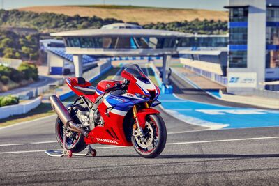 173054_458463_24YM_CBR1000RR-R_FIREBLADE_SP_jpg.jpg