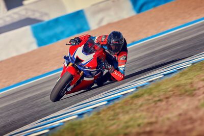 173070_458476_24YM_CBR1000RR-R_FIREBLADE_SP_jpg.jpg