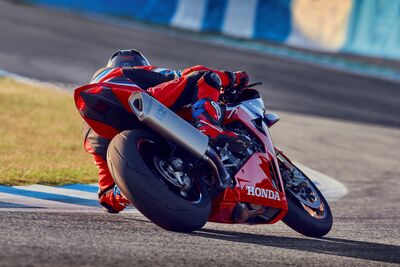 173074_458480_24YM_CBR1000RR-R_FIREBLADE_SP_jpg.jpg