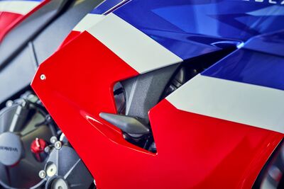 173080_458486_24YM_CBR1000RR-R_FIREBLADE_SP_jpg.jpg