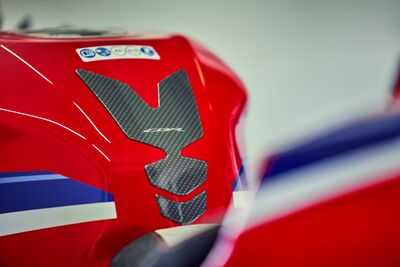 173084_458490_24YM_CBR1000RR-R_FIREBLADE_SP_jpg.jpg